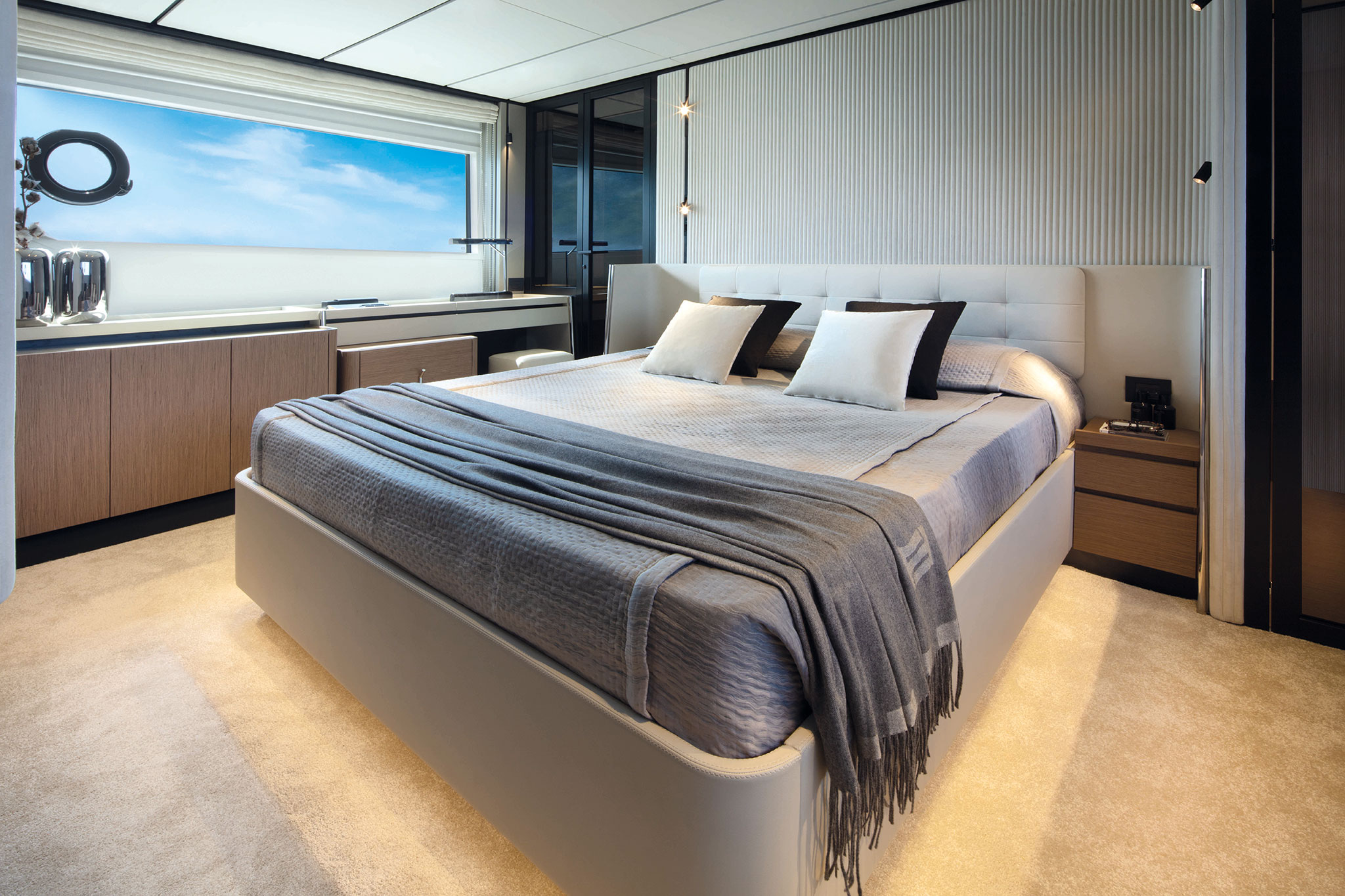 ferretti-Yachts-720-master-cabin-yachts-france-173